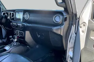 Jeep Wrangler Unlimited 2018 4x4 Sahara 4dr SUV (versión media del año)