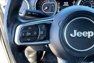Jeep Wrangler Unlimited 2018 4x4 Sahara 4dr SUV (versión media del año)