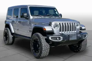 Jeep Wrangler Unlimited 2018 4x4 Sahara 4dr SUV (versión media del año)