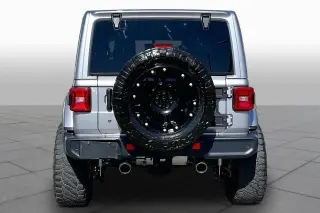 Jeep Wrangler Unlimited 2018 4x4 Sahara 4dr SUV (versión media del año)