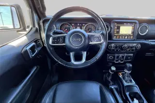 Jeep Wrangler Unlimited 2018 4x4 Sahara 4dr SUV (versión media del año)
