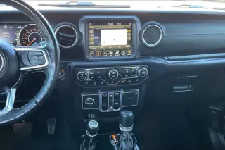 Jeep Wrangler Unlimited 2018 4x4 Sahara 4dr SUV (versión media del año)