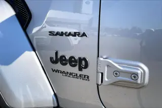 Jeep Wrangler Unlimited 2018 4x4 Sahara 4dr SUV (versión media del año)