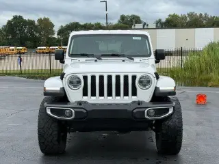 Jeep Wrangler Unlimited 2018 4x4 Sahara 4dr SUV (lanzamiento de mitad de año)