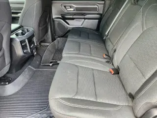 Ram 1500 2025 4x4 Big Horn Cabina Crew 4 puertas.pickup con caja de 5.6 pies