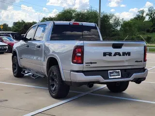 Ram 1500 2025 4x4 Big Horn Cabina Crew 4 puertas.pickup con caja de 5.6 pies
