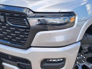 Ram 1500 2025 4x4 Big Horn Cabina Crew 4 puertas.pickup con caja de 5.6 pies