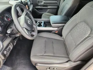 Ram 1500 2025 4x4 Big Horn Cabina Crew 4 puertas.pickup con caja de 5.6 pies
