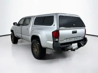 Toyota Tacoma 2022 4x2 SR5 4 puertas Doble Cabina 5.0 ft SB
