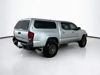 Toyota Tacoma 2022 4x2 SR5 4 puertas Doble Cabina 5.0 ft SB