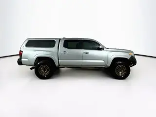 Toyota Tacoma 2022 4x2 SR5 4 puertas Doble Cabina 5.0 ft SB