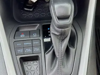 Toyota RAV4 2025 AWD XLE 4p SUV