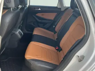 Volkswagen Jetta 2024 SEL 4dr Sedán