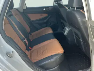 Volkswagen Jetta 2024 SEL 4dr Sedán