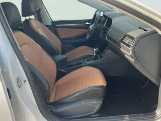 Volkswagen Jetta 2024 SEL 4dr Sedán