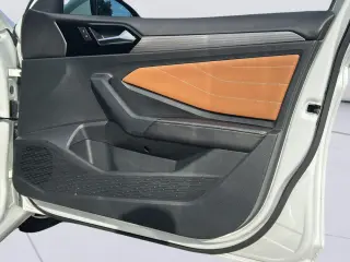 Volkswagen Jetta 2024 SEL 4dr Sedán