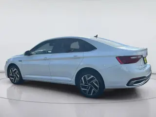 Volkswagen Jetta 2024 SEL 4dr Sedán