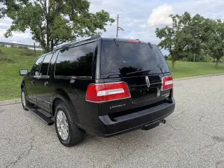 2011 Lincoln Navigator L