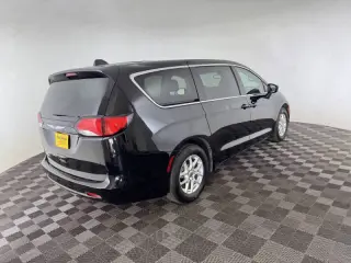 Chrysler Voyager 2024