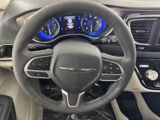 Chrysler Voyager 2024