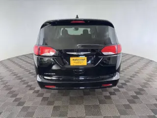 Chrysler Voyager 2024
