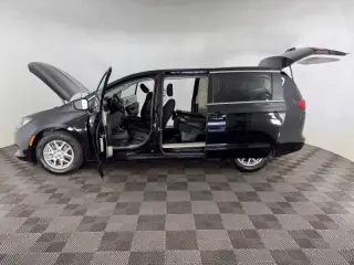 Chrysler Voyager 2024