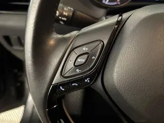 Toyota C-HR 2020 XLE 4dr Crossover