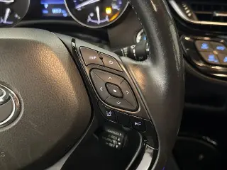 Toyota C-HR 2020 XLE 4dr Crossover