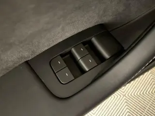Tesla Model 3 2023 4dr Sedán