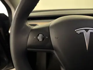 Tesla Model 3 2023 4dr Sedán