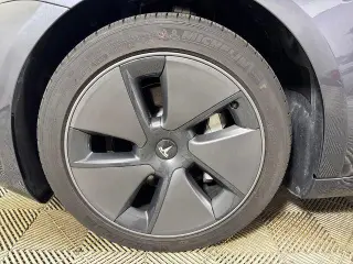 Tesla Model 3 2023 4dr Sedán