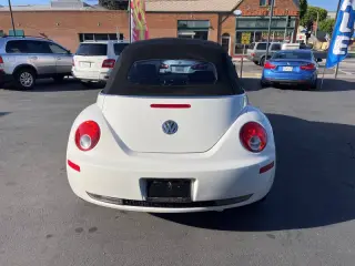 2010 Volkswagen New Beetle Convertible