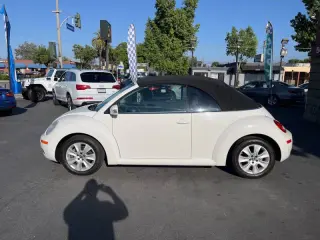 2010 Volkswagen New Beetle Convertible