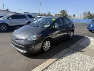 Toyota Prius Plug-in Hybrid 2014
