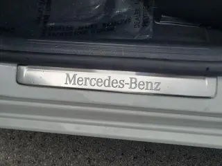 Clase C de Mercedes-Benz 2023 C 300 4p Sedan, Certificado, Câmera de retrocesso, Tela de toque central de 11,9 polegadas, Rodas de 18 de 5 raios, Apoio lombar do motorista com ajuste elétrico, Freios a disco de 4 rodas, 5 alto-falantes, Freios ABS, Ar con