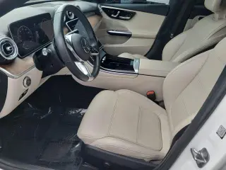 Clase C de Mercedes-Benz 2023 C 300 4p Sedan, Certificado, Câmera de retrocesso, Tela de toque central de 11,9 polegadas, Rodas de 18 de 5 raios, Apoio lombar do motorista com ajuste elétrico, Freios a disco de 4 rodas, 5 alto-falantes, Freios ABS, Ar con