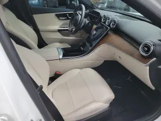 Clase C de Mercedes-Benz 2023 C 300 4p Sedan, Certificado, Câmera de retrocesso, Tela de toque central de 11,9 polegadas, Rodas de 18 de 5 raios, Apoio lombar do motorista com ajuste elétrico, Freios a disco de 4 rodas, 5 alto-falantes, Freios ABS, Ar con
