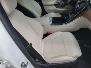 Clase C de Mercedes-Benz 2023 C 300 4p Sedan, Certificado, Câmera de retrocesso, Tela de toque central de 11,9 polegadas, Rodas de 18 de 5 raios, Apoio lombar do motorista com ajuste elétrico, Freios a disco de 4 rodas, 5 alto-falantes, Freios ABS, Ar con