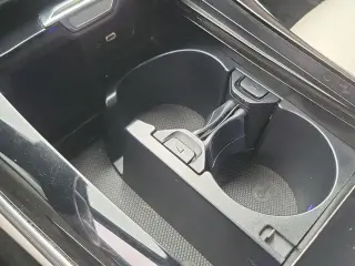 Clase C de Mercedes-Benz 2023 C 300 4p Sedan, Certificado, Câmera de retrocesso, Tela de toque central de 11,9 polegadas, Rodas de 18 de 5 raios, Apoio lombar do motorista com ajuste elétrico, Freios a disco de 4 rodas, 5 alto-falantes, Freios ABS, Ar con
