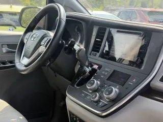 Toyota Sienna 2016