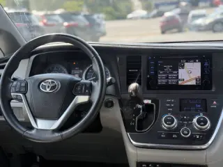 Toyota Sienna 2016