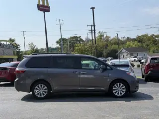 Toyota Sienna 2016