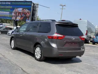 Toyota Sienna 2016