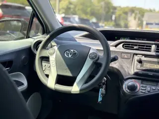 Toyota Prius c 2014
