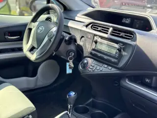 Toyota Prius c 2014