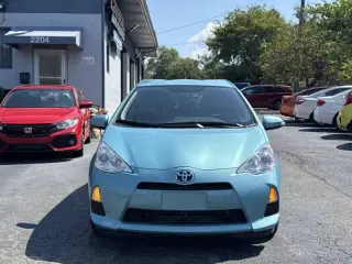 Toyota Prius c 2014