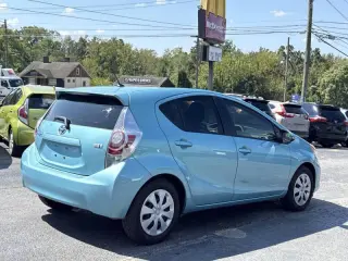 Toyota Prius c 2014