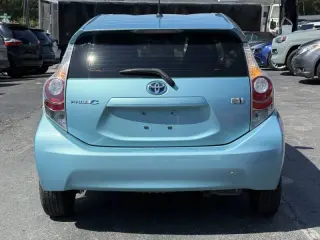 Toyota Prius c 2014