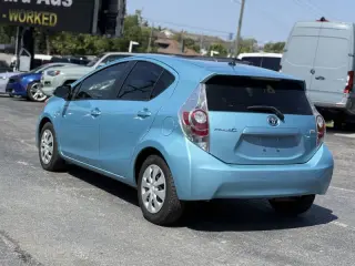 Toyota Prius c 2014