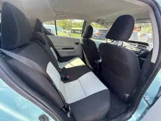 Toyota Prius c 2014